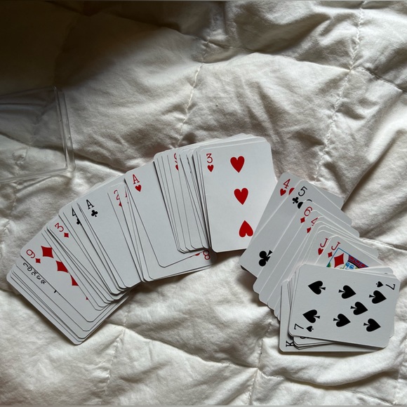 Mini Hello Kitty Playing Cards - Picture 4 of 8